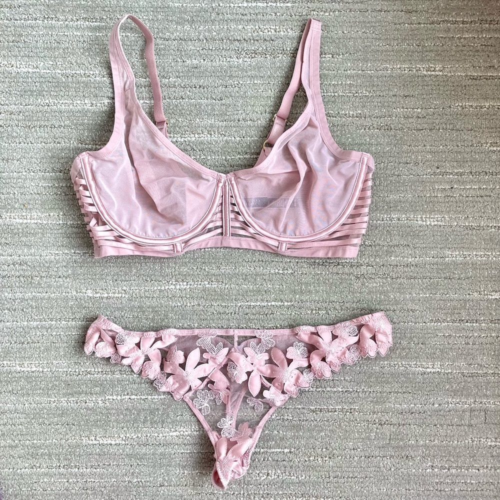 COPY - 💕Victoria’s Secret thong & bra set